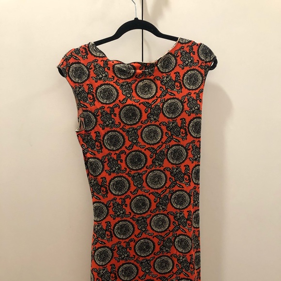 Flattering Patterned Dress - Picture 2 of 2